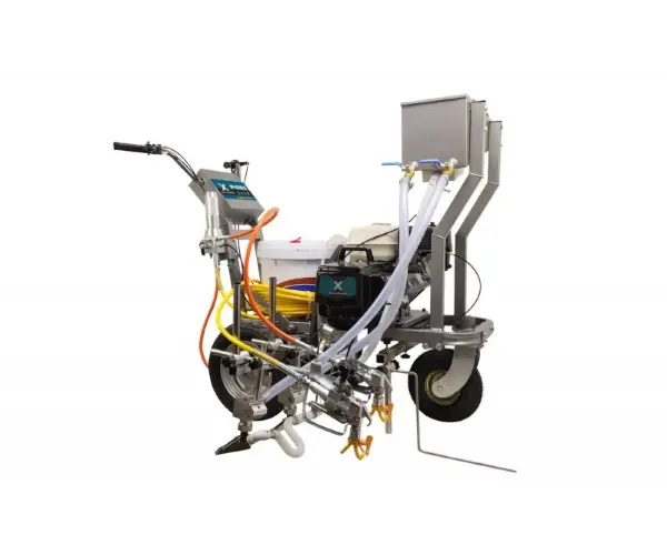 Equipo para pintar Airless de Demarcación Vial con dispensador de micro esferas modelo DP6335LBD. Equipo Airless para demarcación con guía láser con dispensador de esferas de vidrio. Mayor rendimiento (soporta 2pistolas Airless) y un diseño de uso prolongado, ideal para trabajo pesado. Es similar al PowerLiner